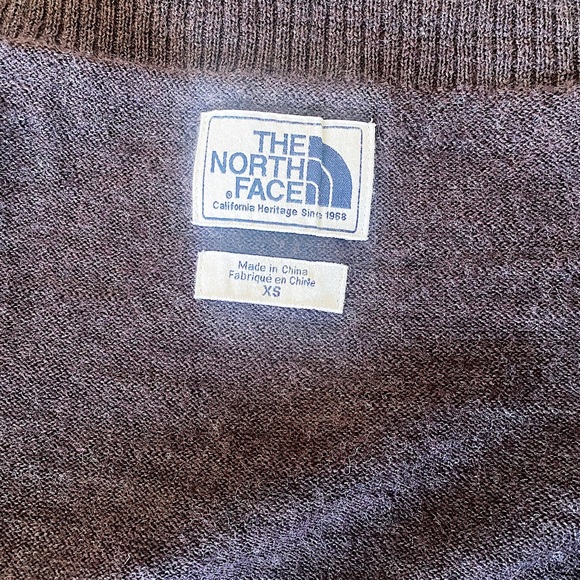 The North Face Asymmetrical Wool Hideaway Button Front Cardigan brown/pl… - Picture 2 of 6